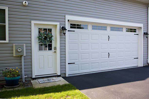 24/7 Emergency Garage Door Panel Replacement experts in Holtville, CA